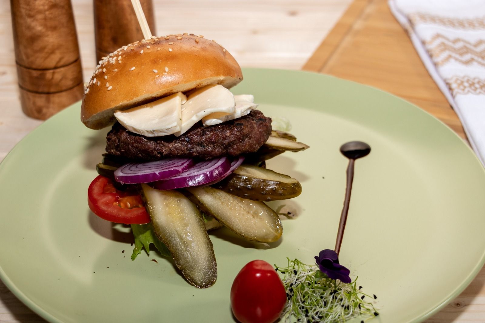 Burger+Meatica.jpeg